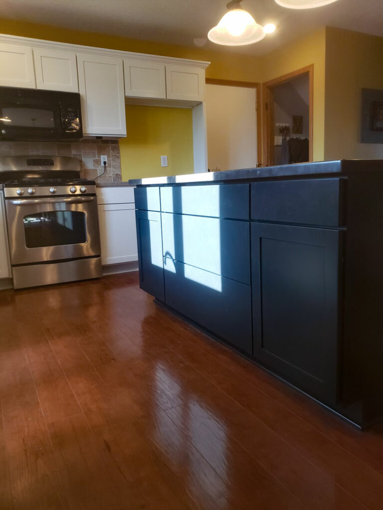 Mindy in Ankeny Dark Colored Cabinets