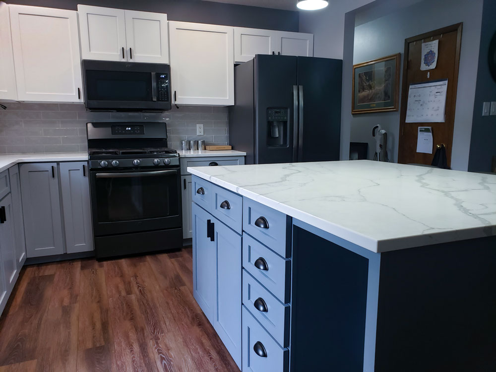 Lisa In Grimes - Cabinet Refacing - Shaker Style Doors - Colors: Extra White, Morning Fog