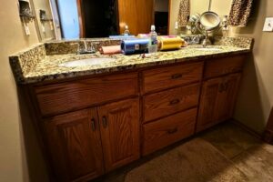 Carol W. in Clive Bathroom Refinishing Before